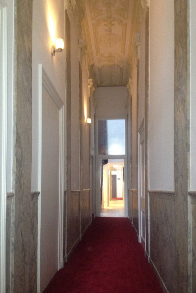 Hotel_Library_Monumental_Hallway